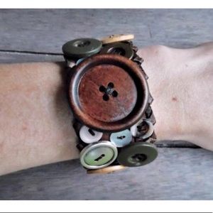 UP-CYCLED! ♻️ Brown Button Collage Leather Cuff Bracelet